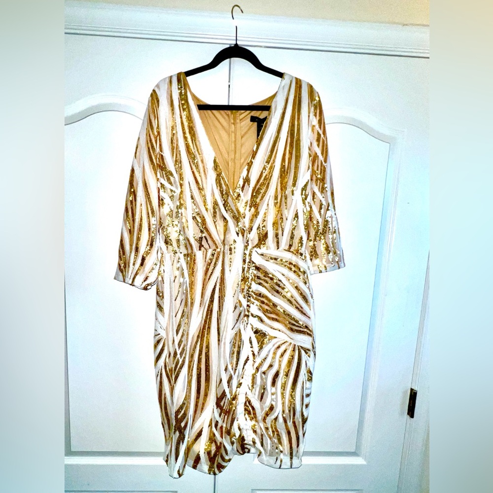 Glitz & Glamour, White & Gold eleganza! A never worn Cinderella Special.